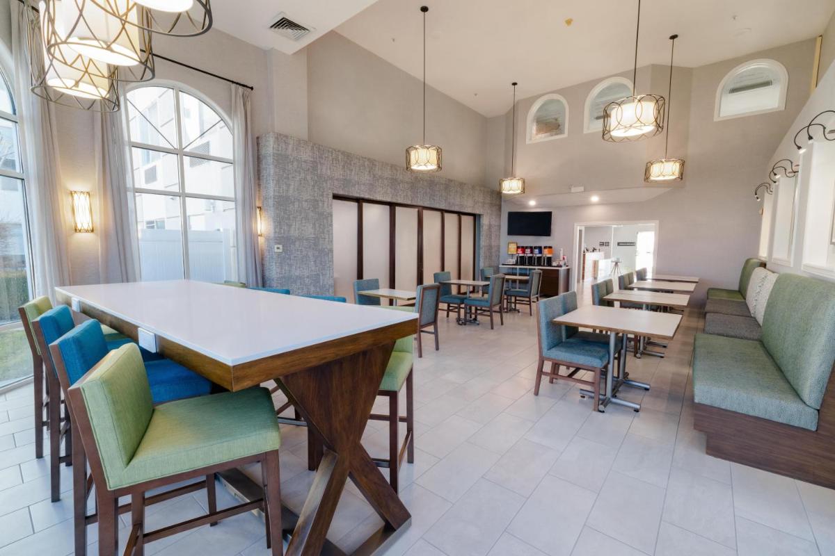 Hampton Inn & Suites Salt Lake City Airport - Housity