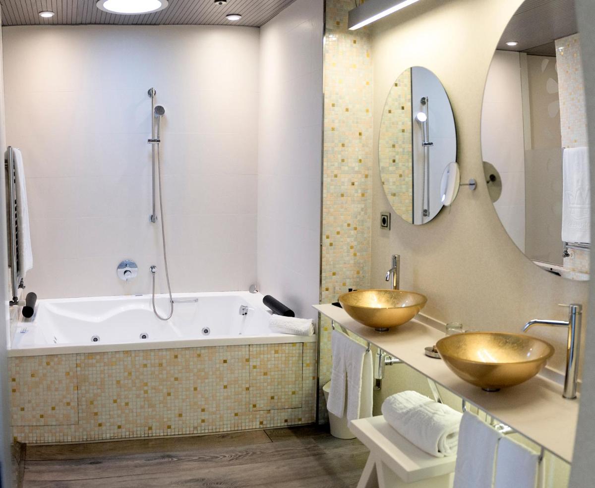 Un baño de Hotel & Spa Princesa Munia