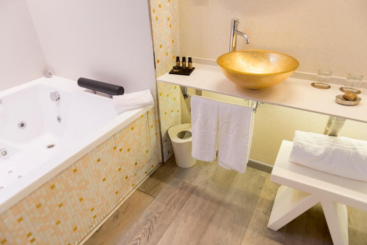 Un baño de Hotel & Spa Princesa Munia