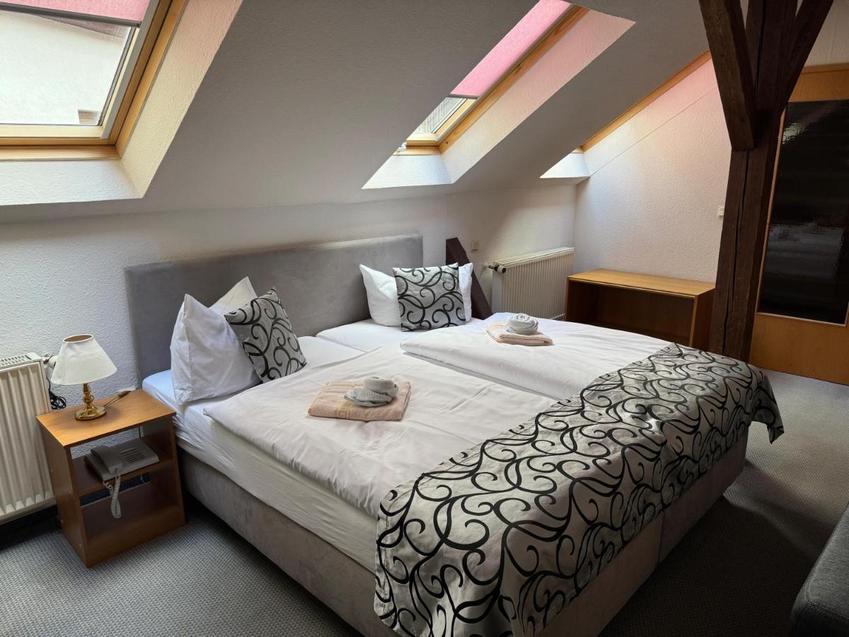 Hotel Zum Kanzler - Housity