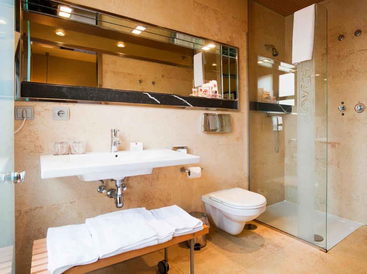 Un baño de Hotel Fruela