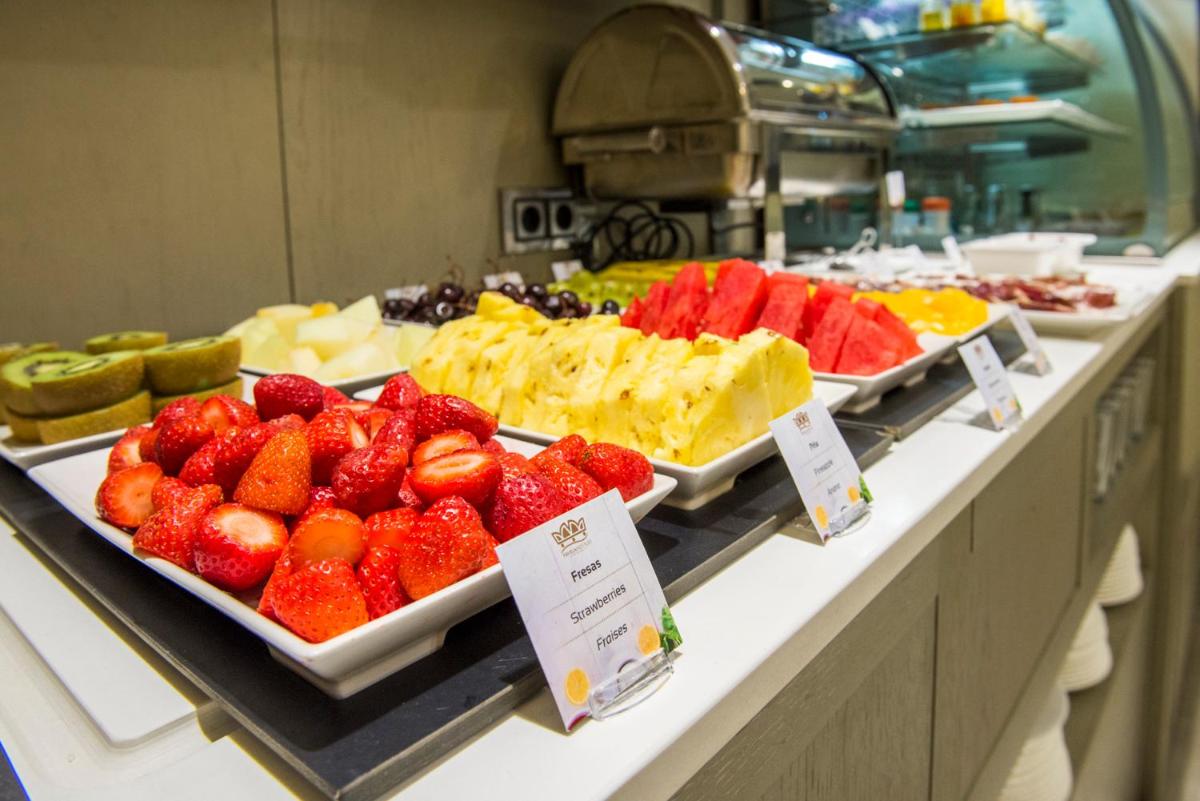 Comida en o cerca de este hotel