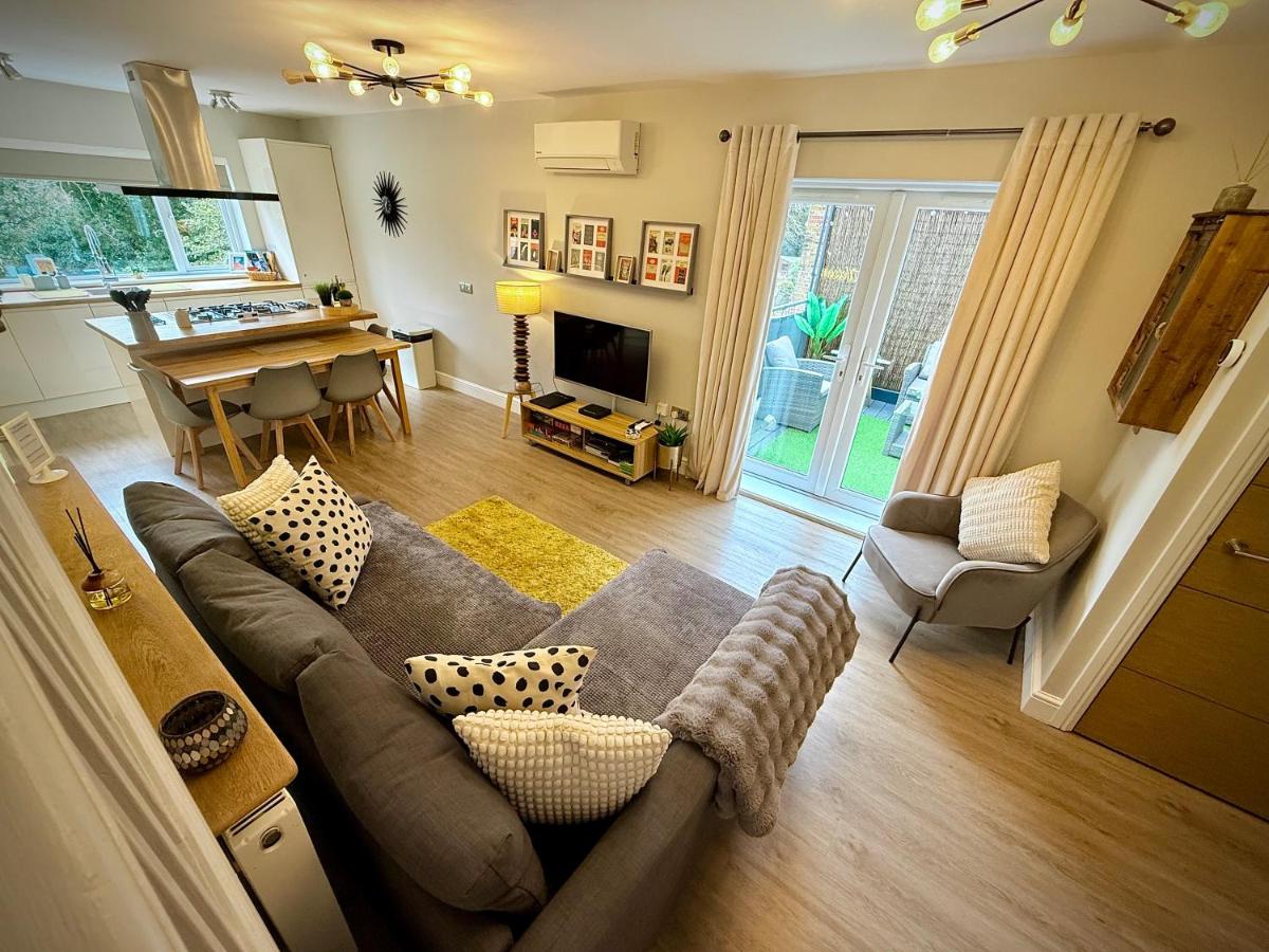 The Duplex Margate with Deck & Living Space Air Conditioning - Housity