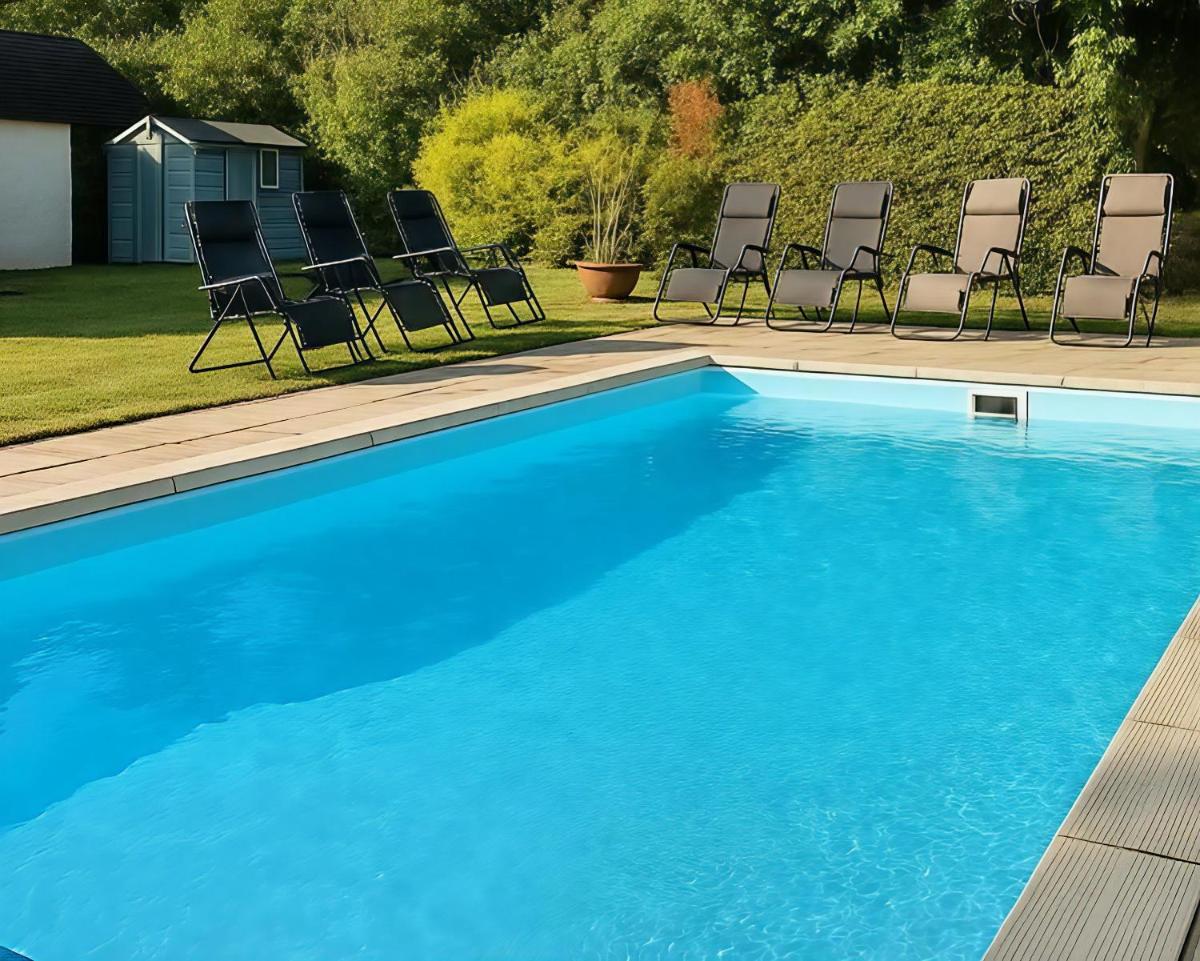 April Cottage, luxurious accommodation for coast and forest with pool & hot tub - Housity