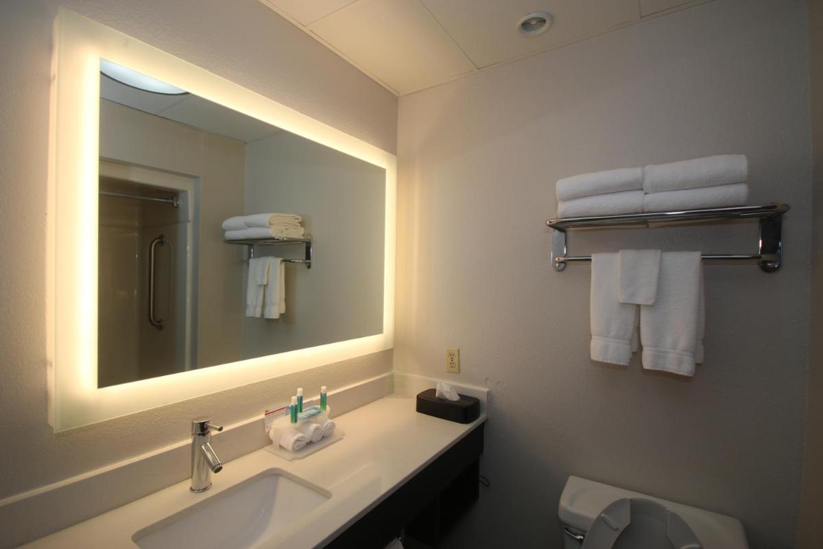 Holiday Inn Express Hillsville, an IHG Hotel - Housity