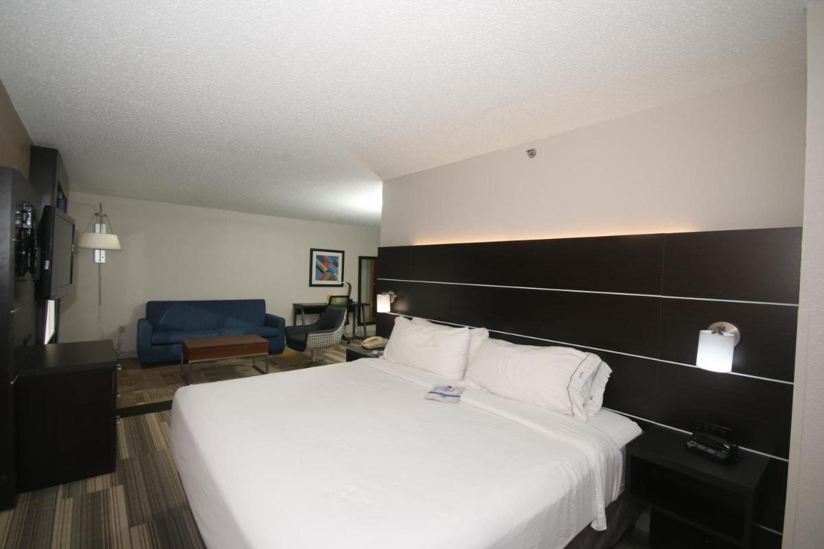 Holiday Inn Express Hillsville, an IHG Hotel - Housity