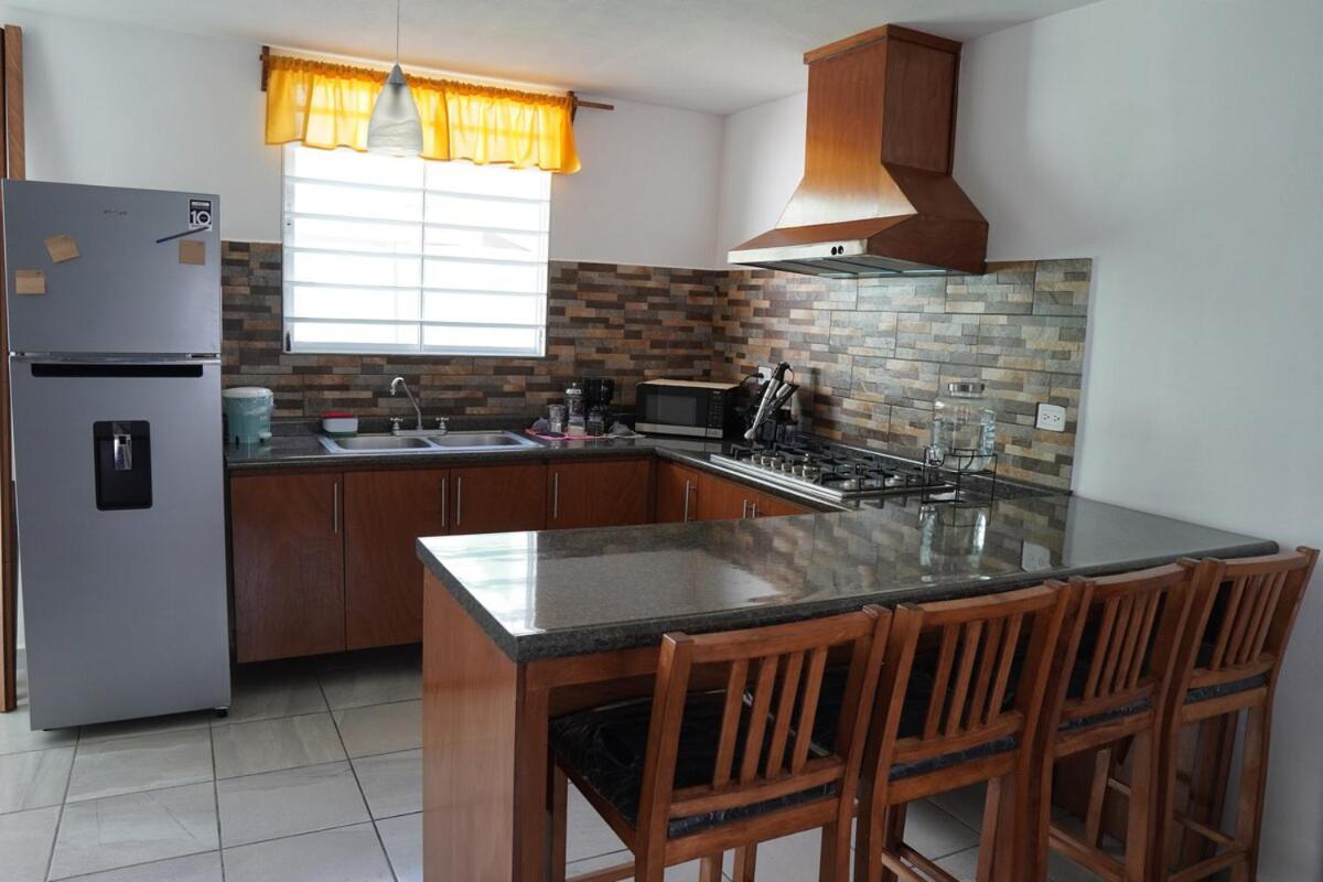 Beautiful entire House in a private condominium - Housity