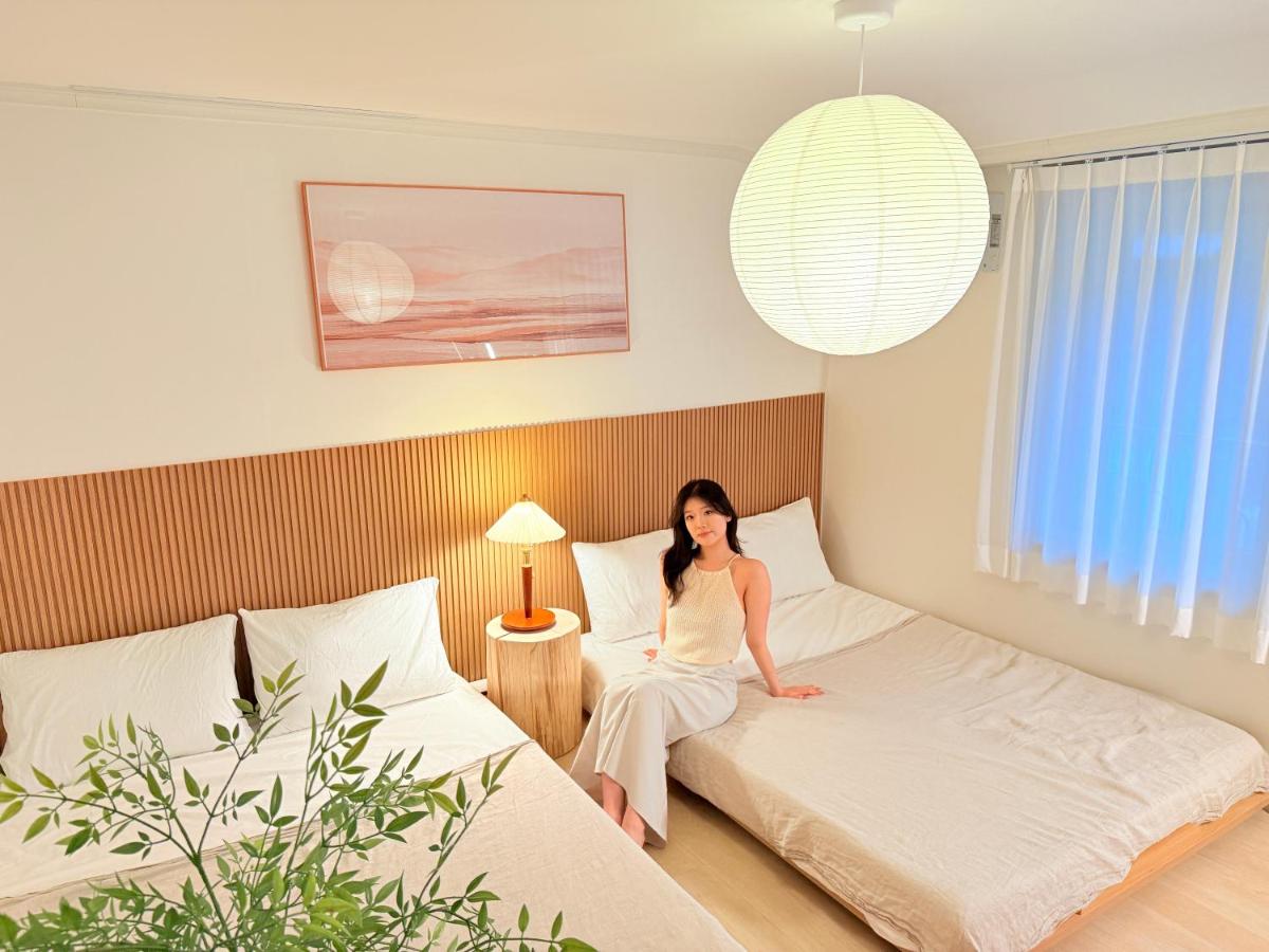 JAJA Haenggung, SuwonㅣNext to Hwaseong FortressㅣCozy Korean VibeㅣComfortable & Well-keptㅣUp to 8 guestsㅣFree ParkingㅣLoved by many guests - Housity