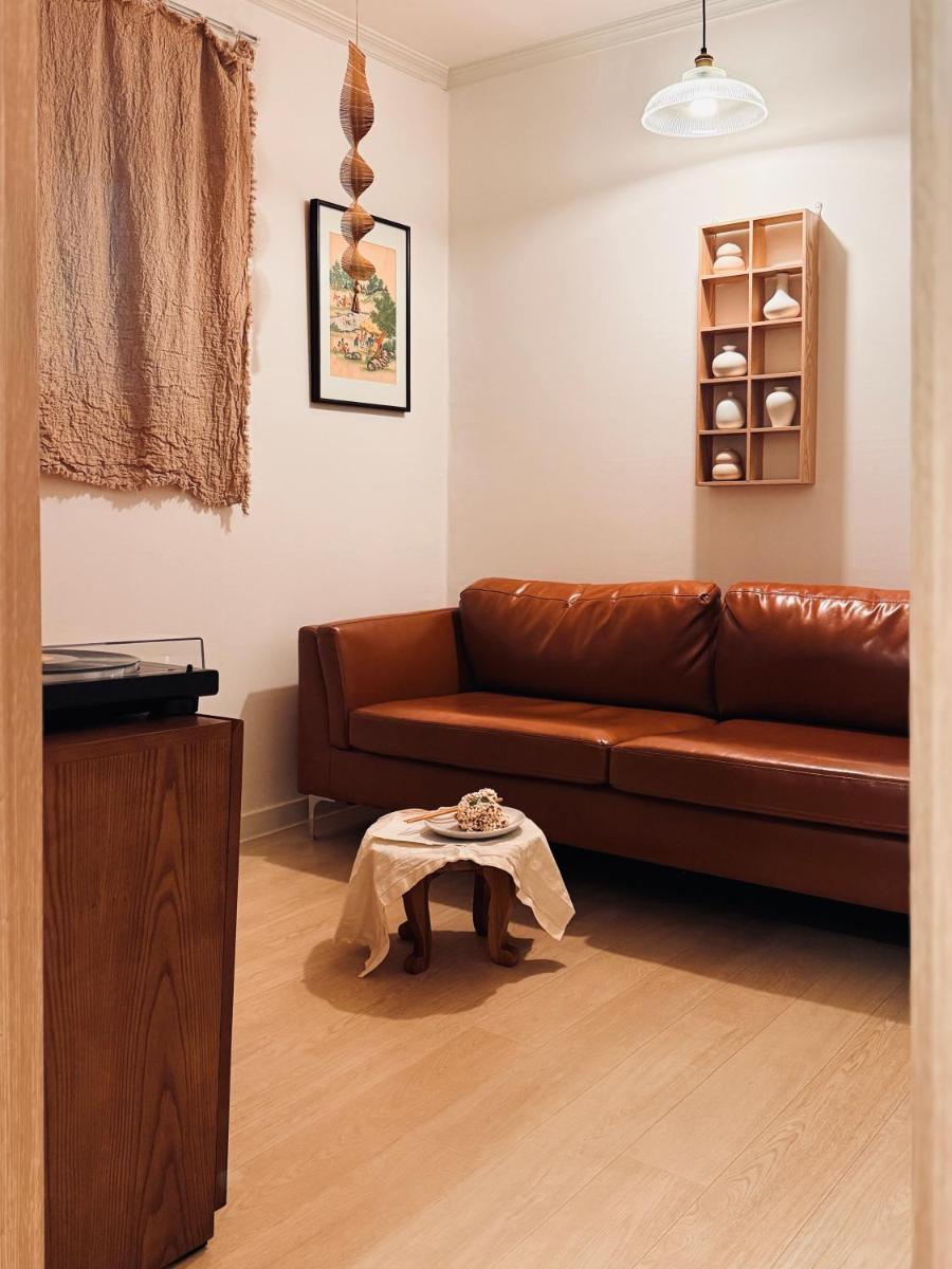 JAJA Haenggung, SuwonㅣNext to Hwaseong FortressㅣCozy Korean VibeㅣComfortable & Well-keptㅣUp to 8 guestsㅣFree ParkingㅣLoved by many guests - Housity