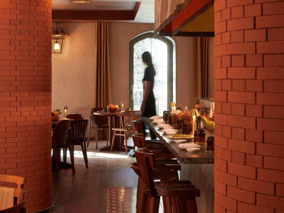 Restaurant ou autre lieu de restauration dans l'établissement Mondrian Bordeaux Les Carmes