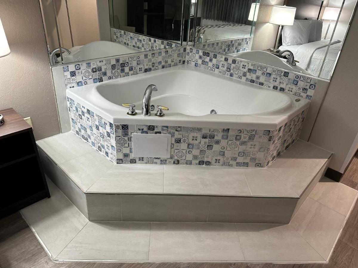 Red Roof Inn Charleston - Dunbar - Housity