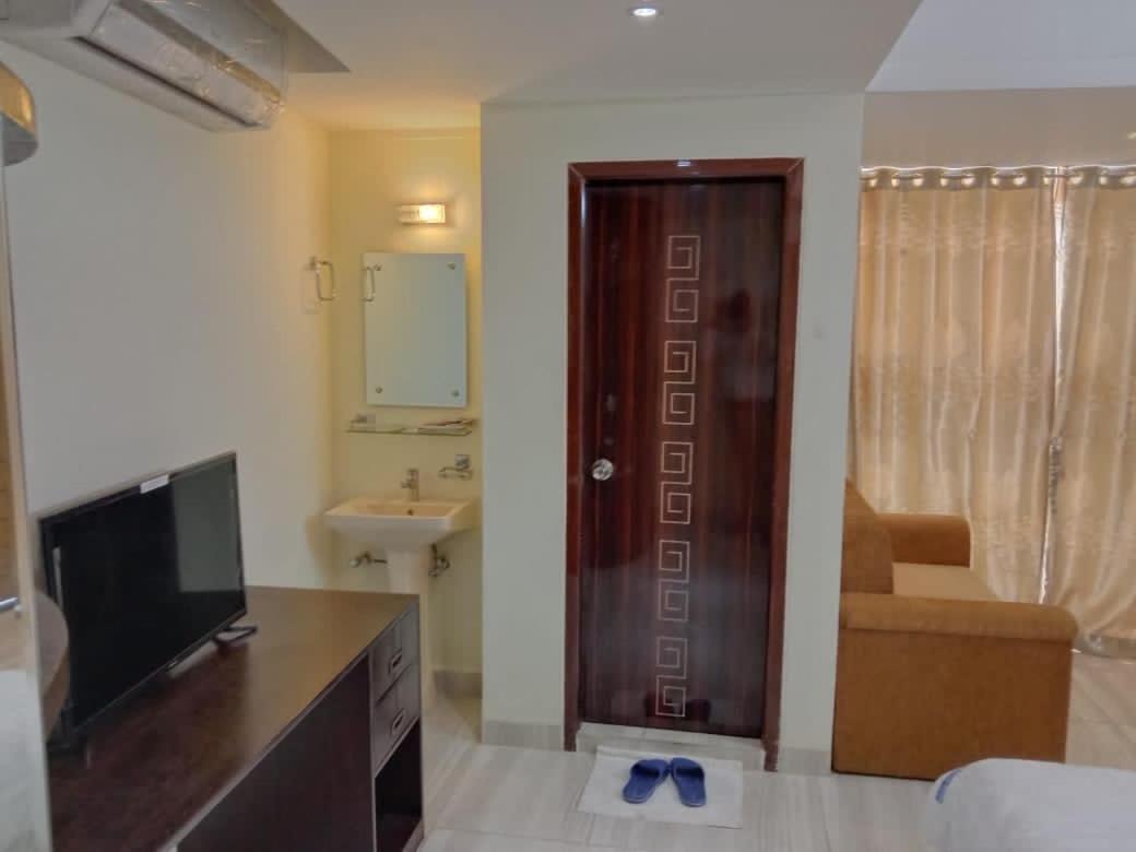 White Park Boutique Hotel - Housity