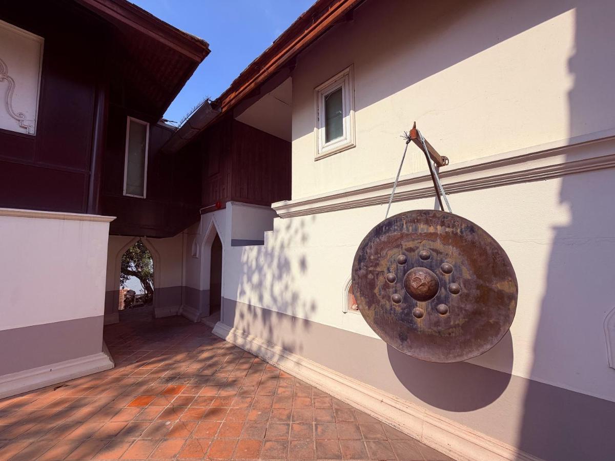 Ayutthaya Garden River Home - Housity