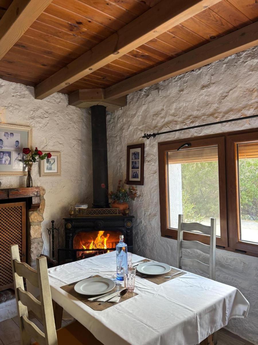 Hostal Avenjúcar - Housity
