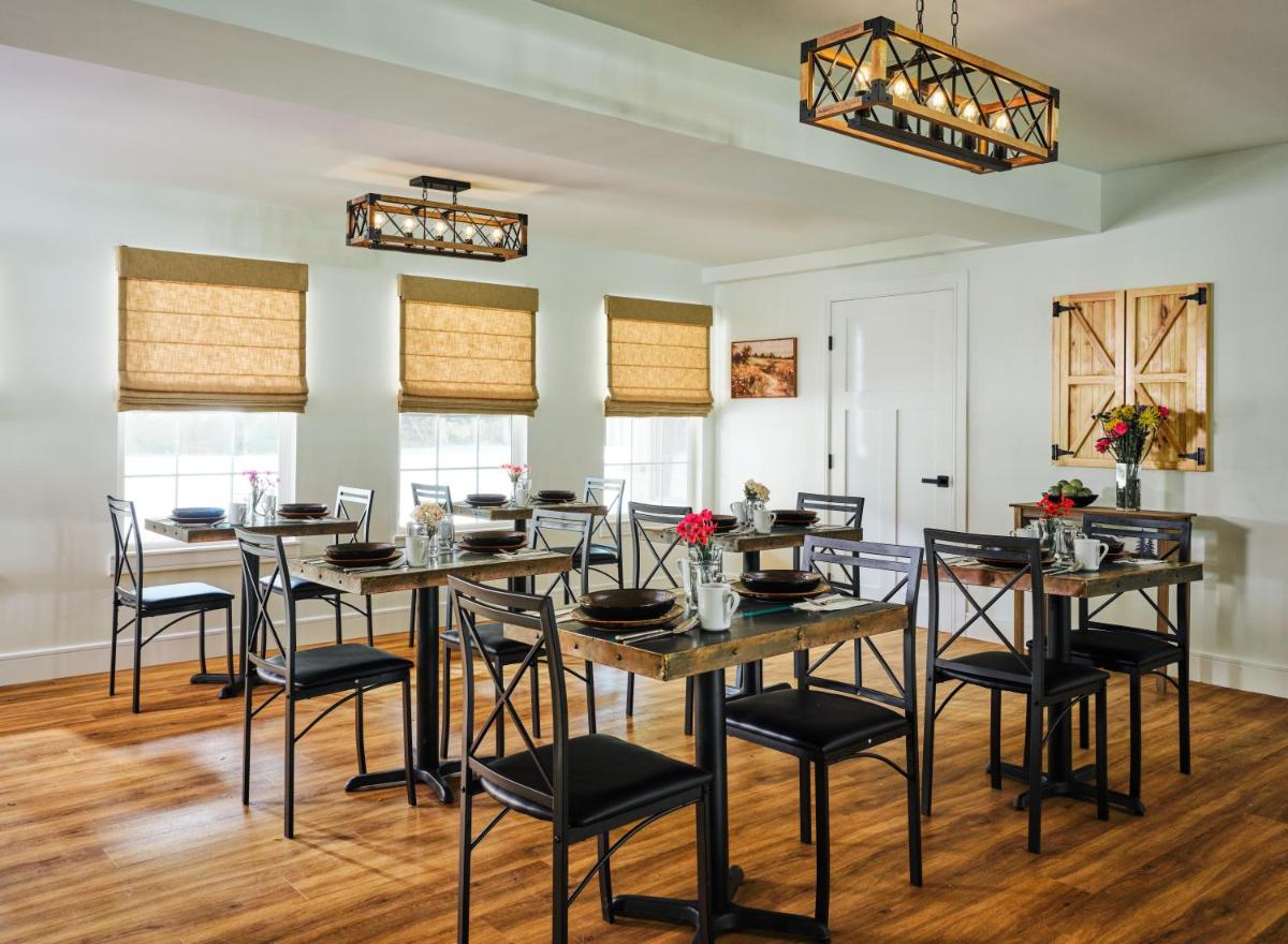Saddleview Bed & Breakfast - Housity