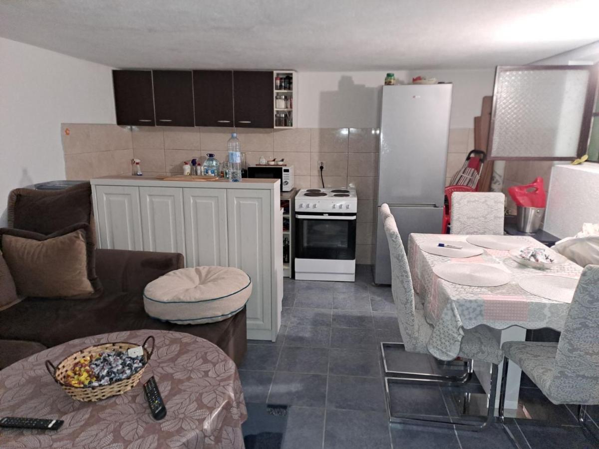 Radovići,Luštice - Housity
