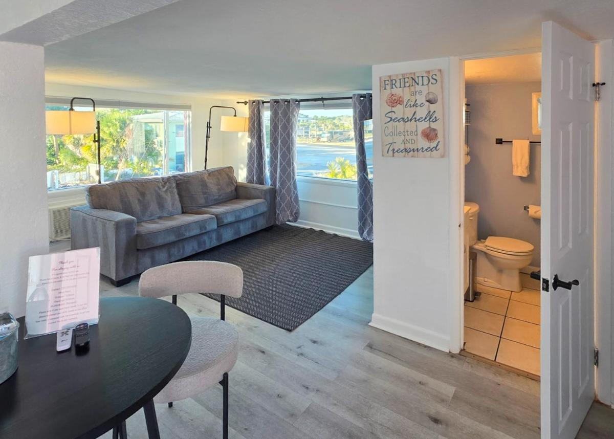 Oasis Palms Resort - Housity
