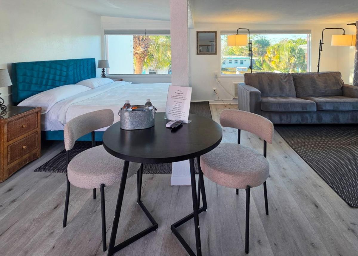 Oasis Palms Resort - Housity