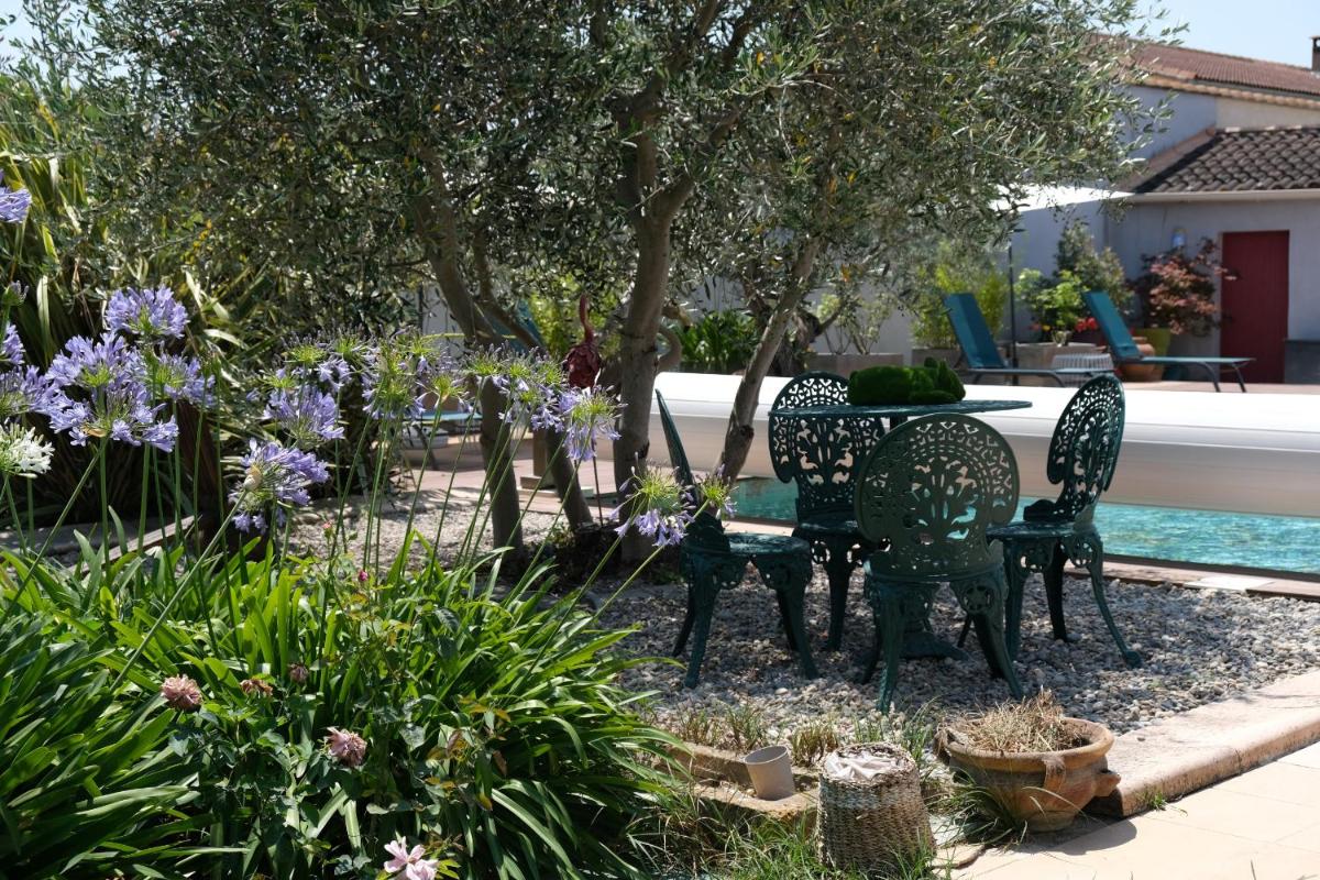 pleasant one-level villa with private pool in the thor village, close to l'isle sur la sorgue - 6 persons - Housity