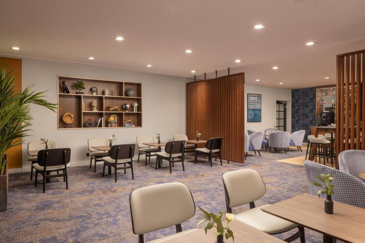 Ein Sitzbereich in der Unterkunft Hilton Düsseldorf