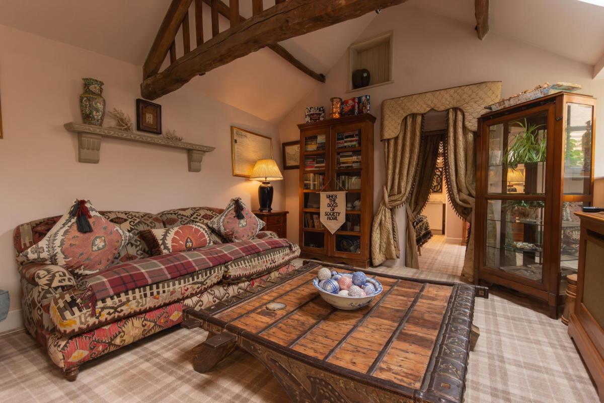Helmsley Garden Cottage & Railway Carriage - Housity