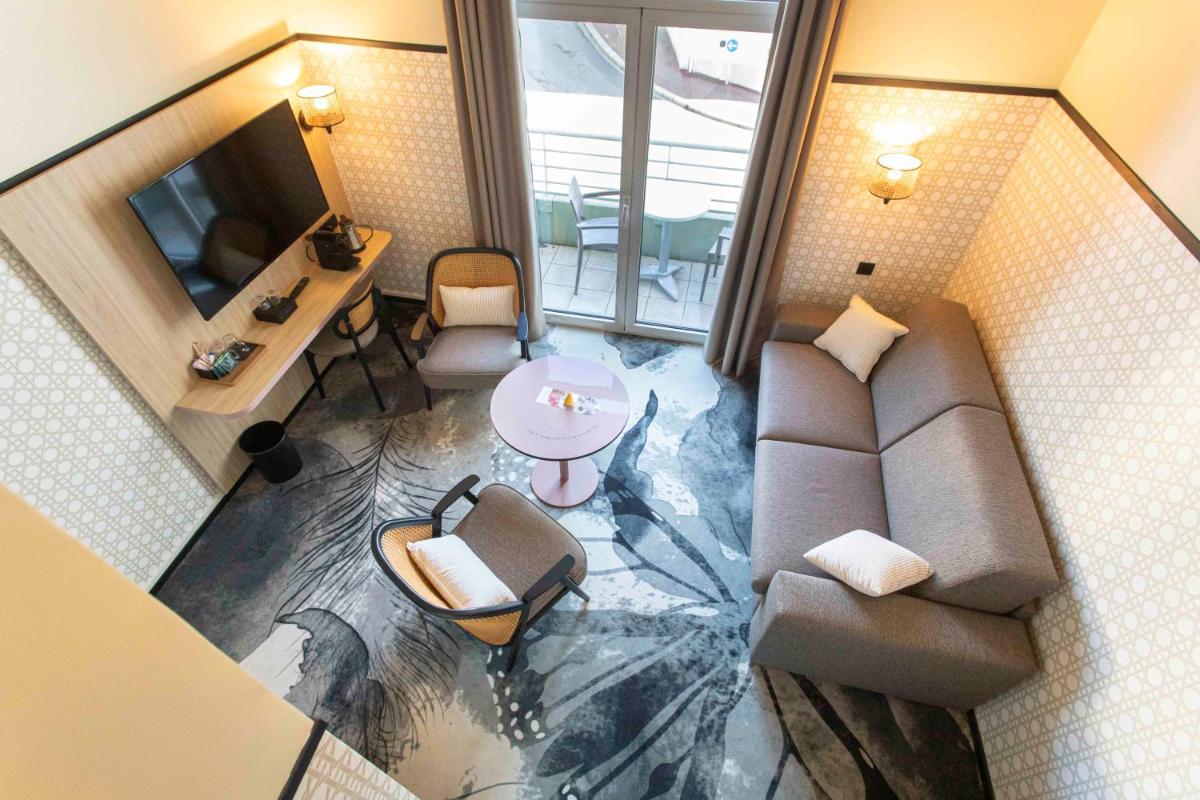 Coin salon dans l'établissement Mercure Granville Le Grand Large