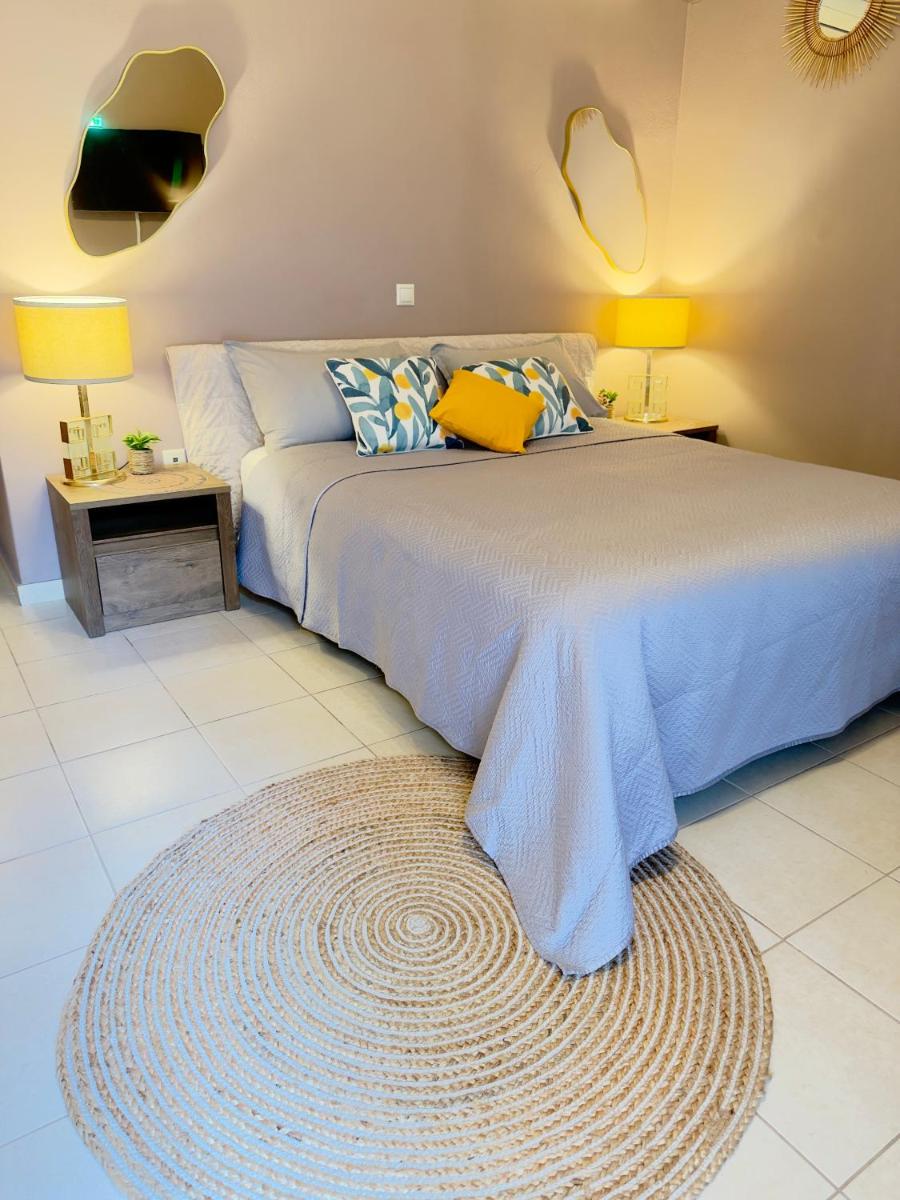 Thelfi Luxury studio in Attica - close to varkiza beach - Sea view - Housity