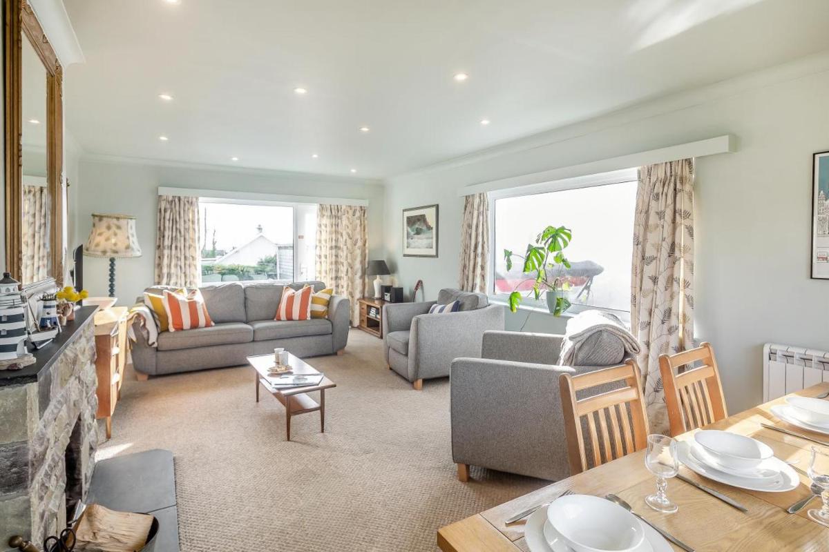 10 Llwyn Onn Beach Hut - Housity