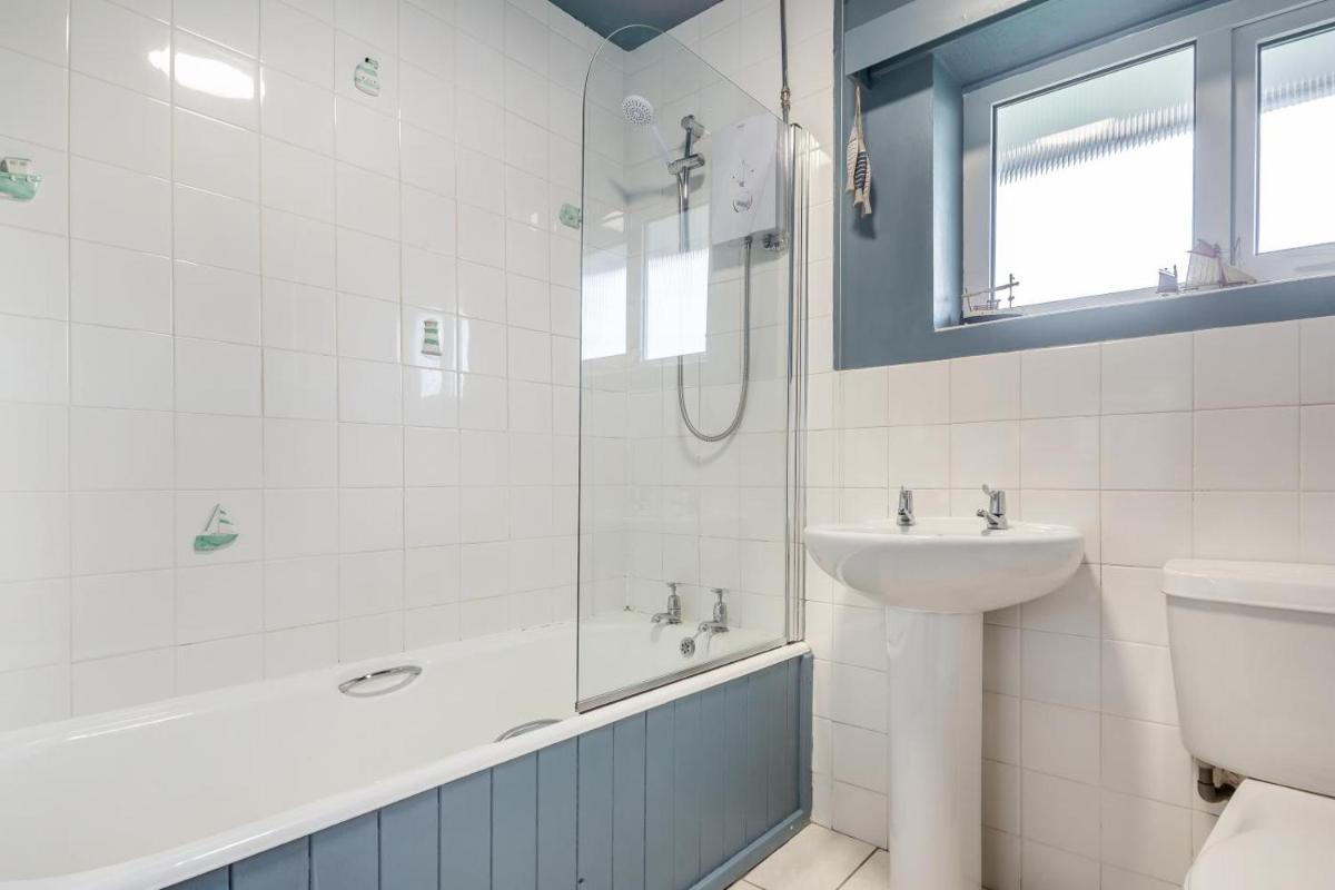 10 Llwyn Onn Beach Hut - Housity