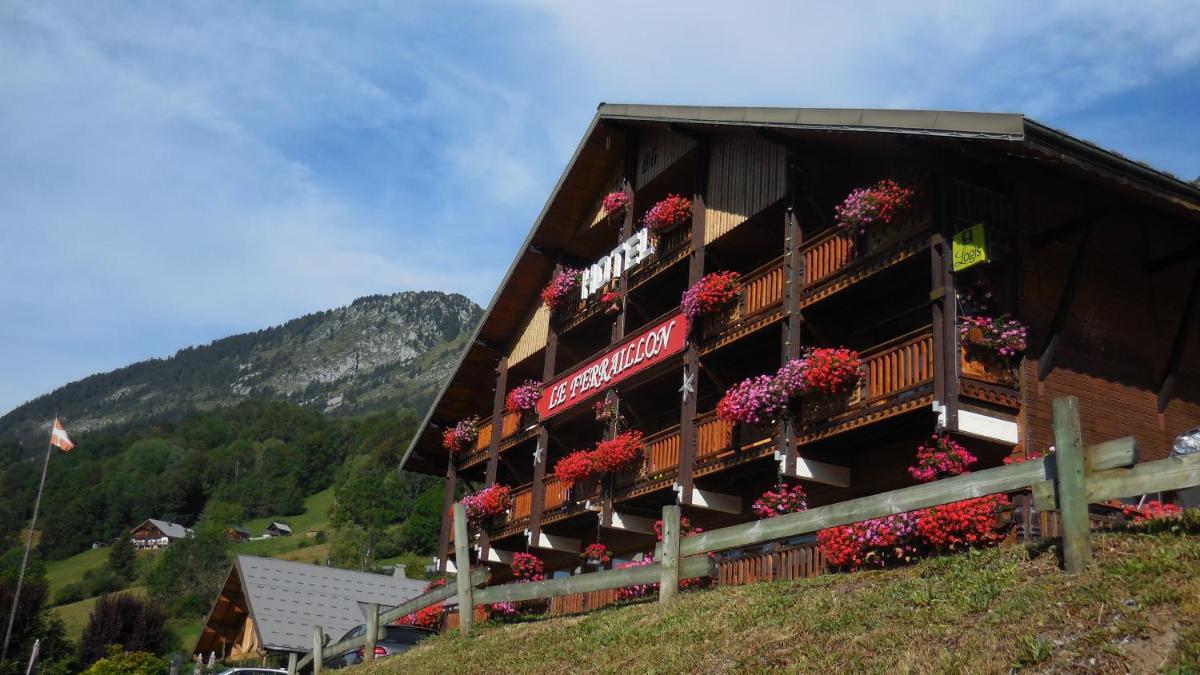 Vue générale sur la montagne ou vue sur la montagne depuis l'hôtel
