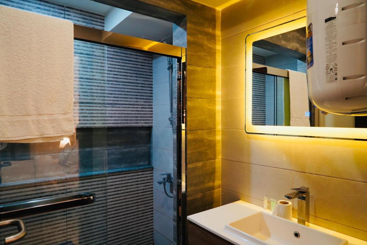 Elysium Skyline Studios-Luxury Stay with Hill views - Hizvo
