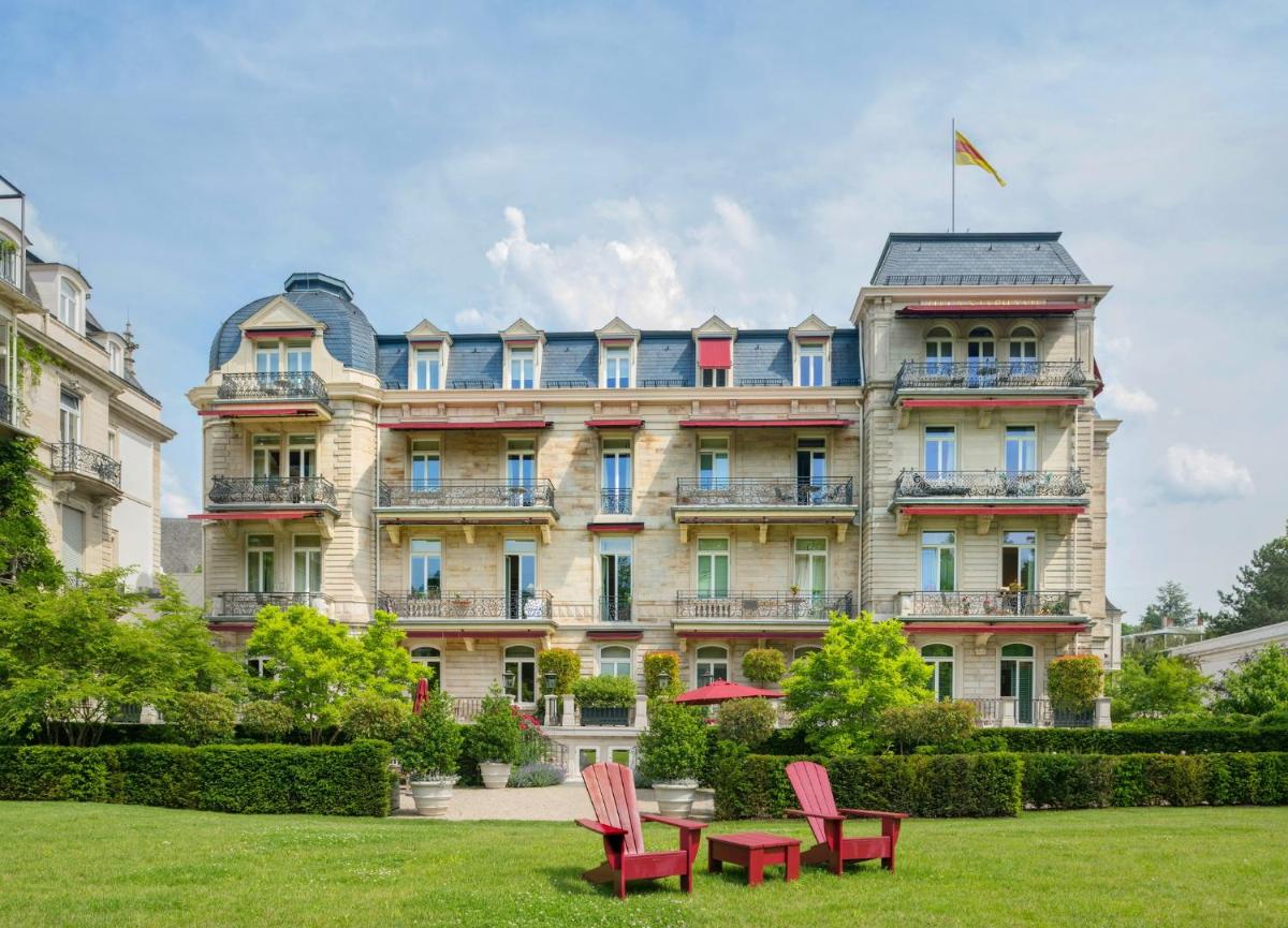 Ein Garten an der Unterkunft Brenners Park Hotel & Spa, Oetker Hotels