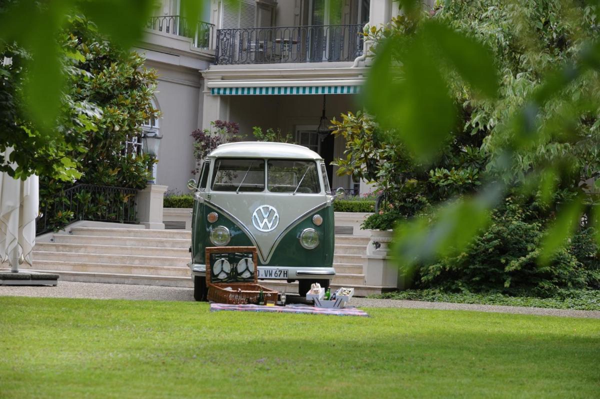 Ein Garten an der Unterkunft Brenners Park Hotel & Spa, Oetker Hotels