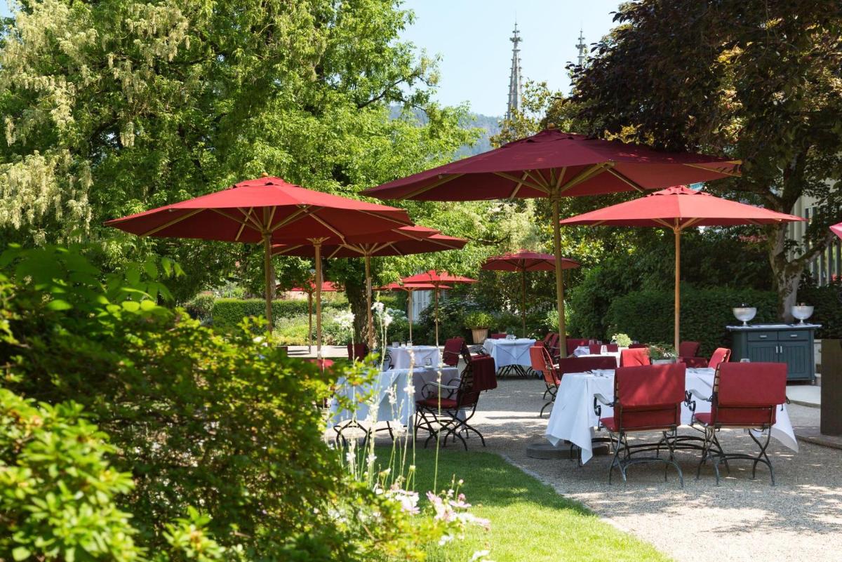 Ein Garten an der Unterkunft Brenners Park Hotel & Spa, Oetker Hotels