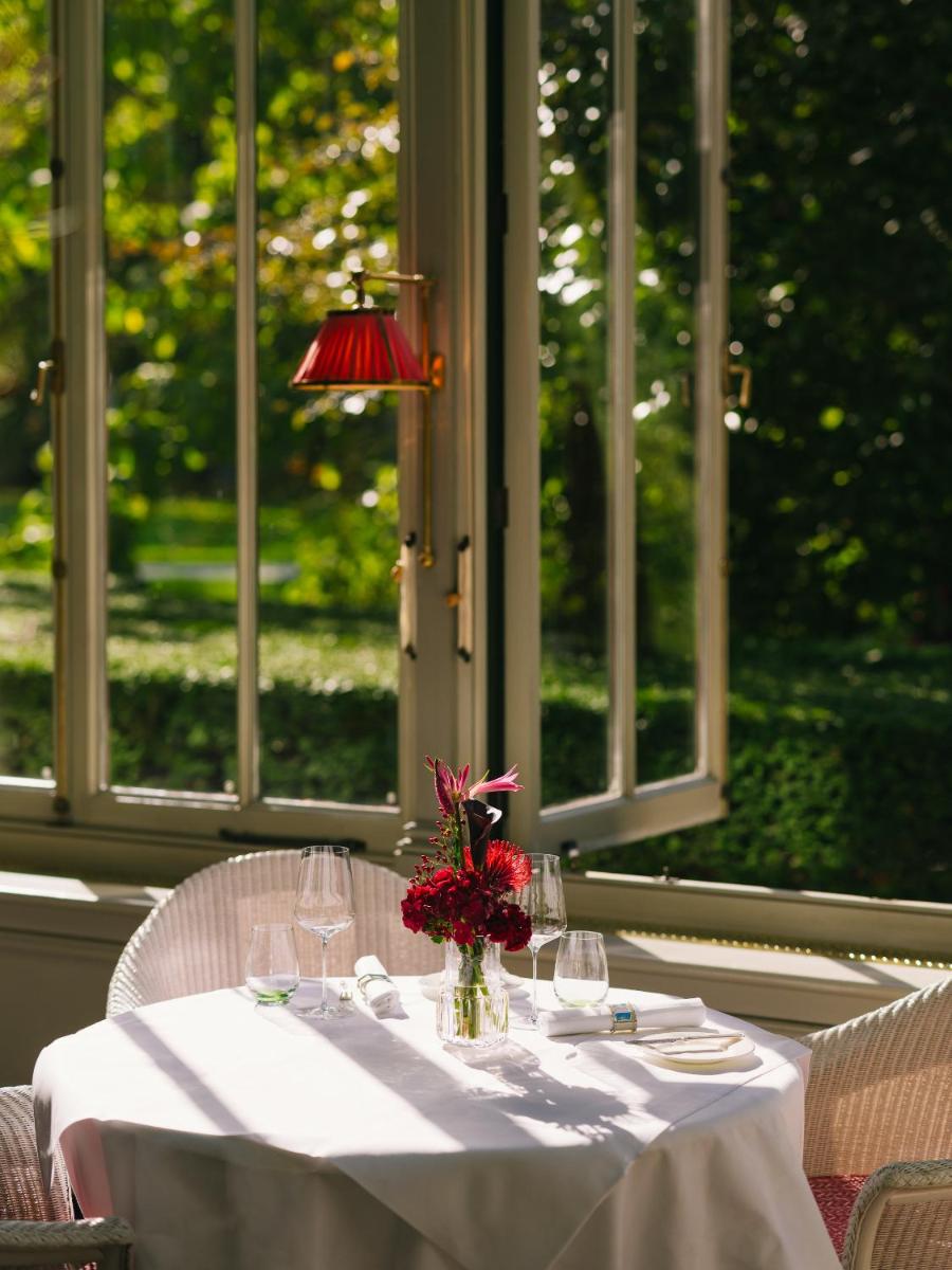 Ein Garten an der Unterkunft Brenners Park Hotel & Spa, Oetker Hotels