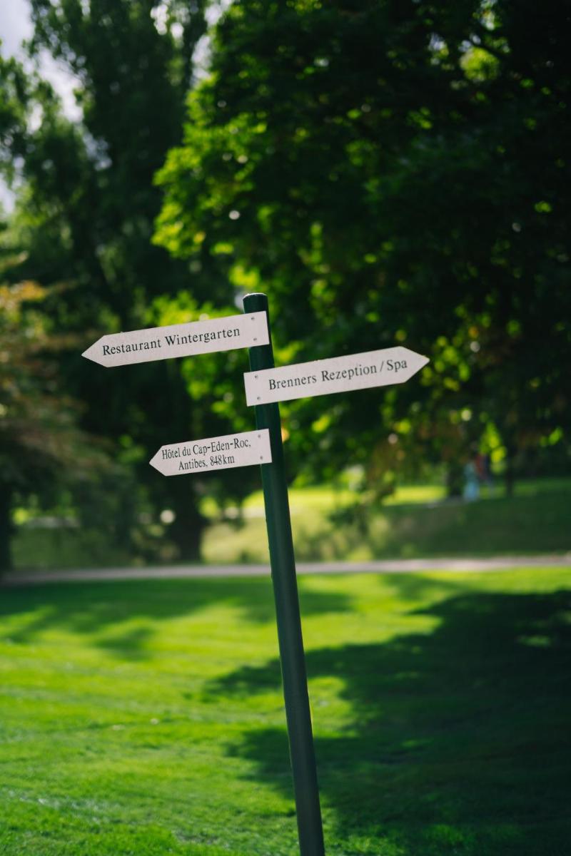 Ein Garten an der Unterkunft Brenners Park Hotel & Spa, Oetker Hotels