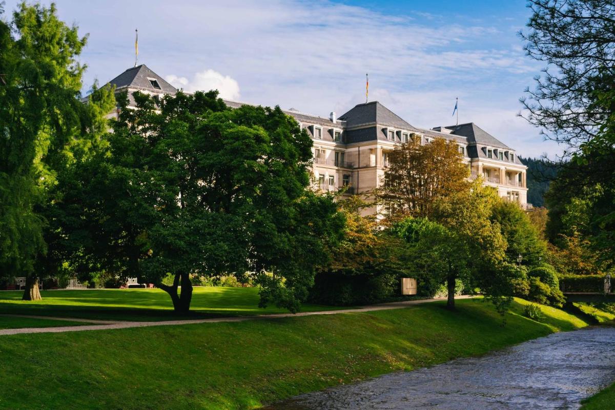 Ein Garten an der Unterkunft Brenners Park Hotel & Spa, Oetker Hotels
