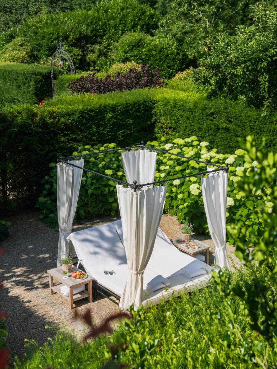 Ein Garten an der Unterkunft Brenners Park Hotel & Spa, Oetker Hotels