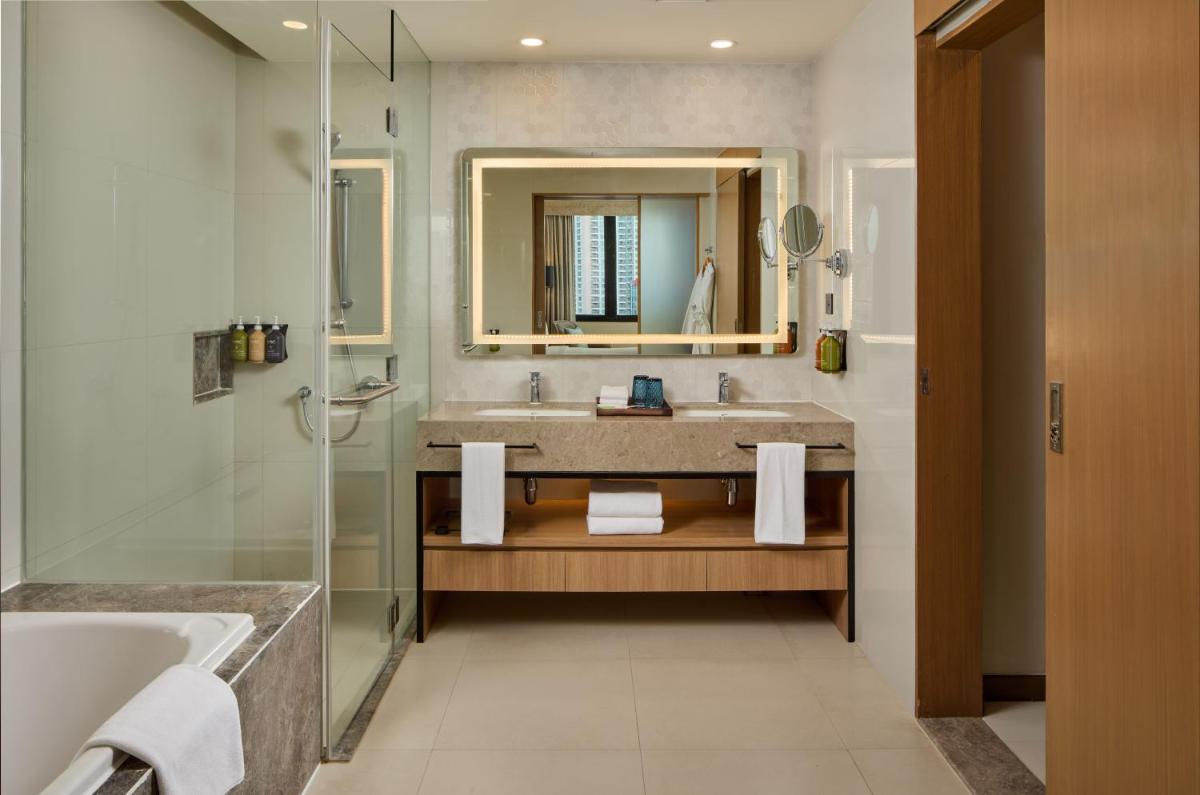 Holiday Inn Cebu City, an IHG Hotel - Housity