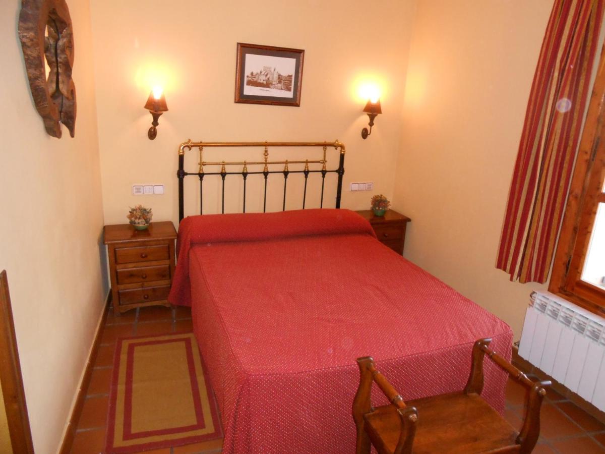 Cama o camas de una habitación en Hotel Rural & SPA Puente del Duratón