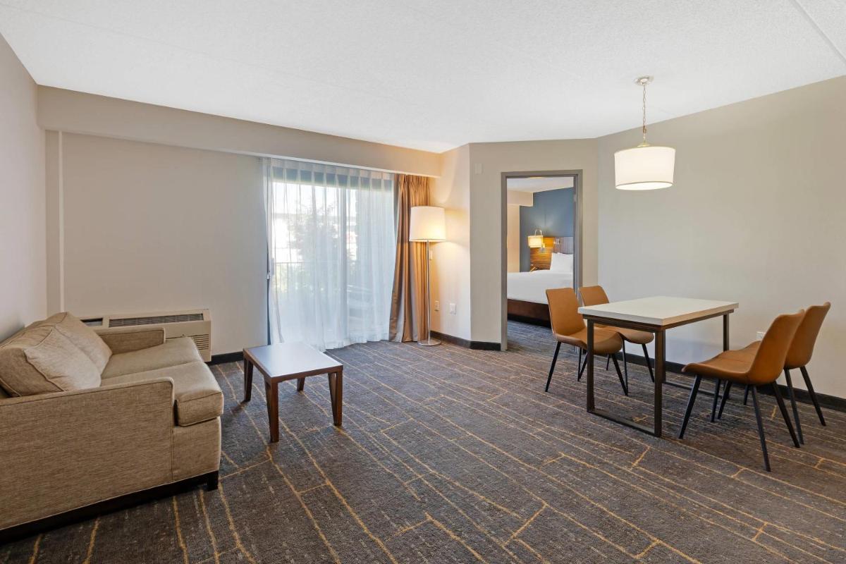 The Lux Hotel & Conference Center, an Ascend Collection Hotel - Housity