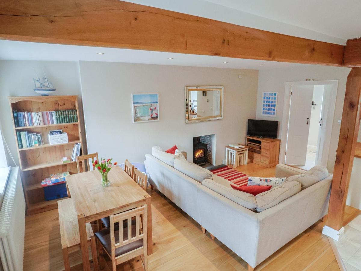 Half Moon Cottage - Housity