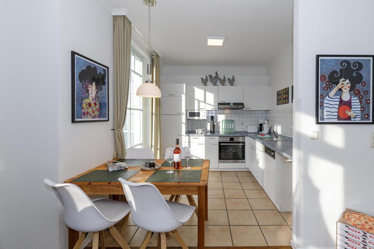 Haus mit Ambiente Wald - Schöne Ferienwohnung in Kühlungsborn Ost - Strandstraße - Housity