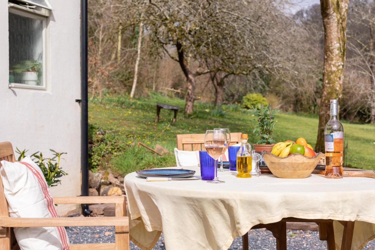 Spring Cottage-the perfect escape, romantic & cosy - Housity