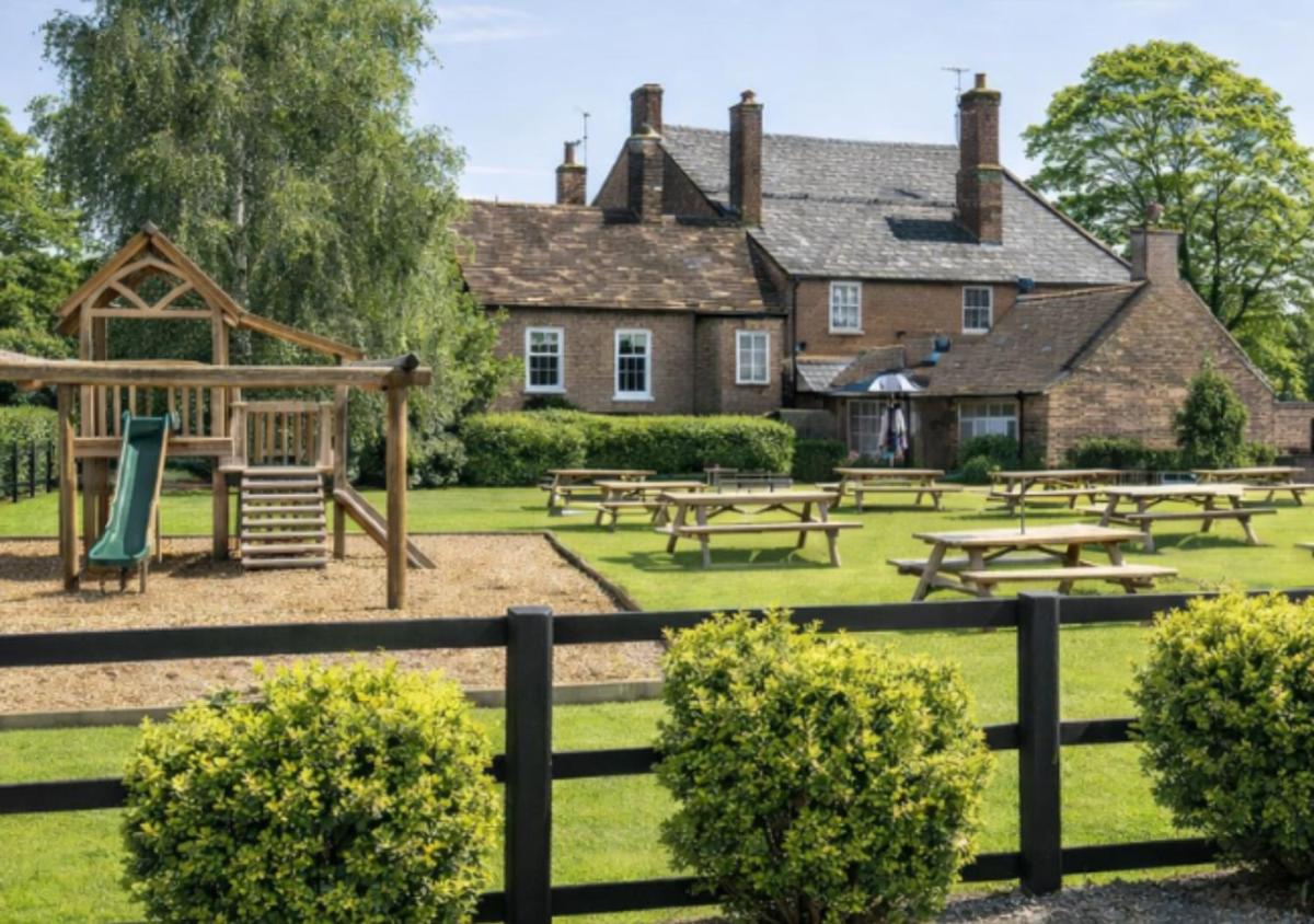 The Bell Inn - Housity