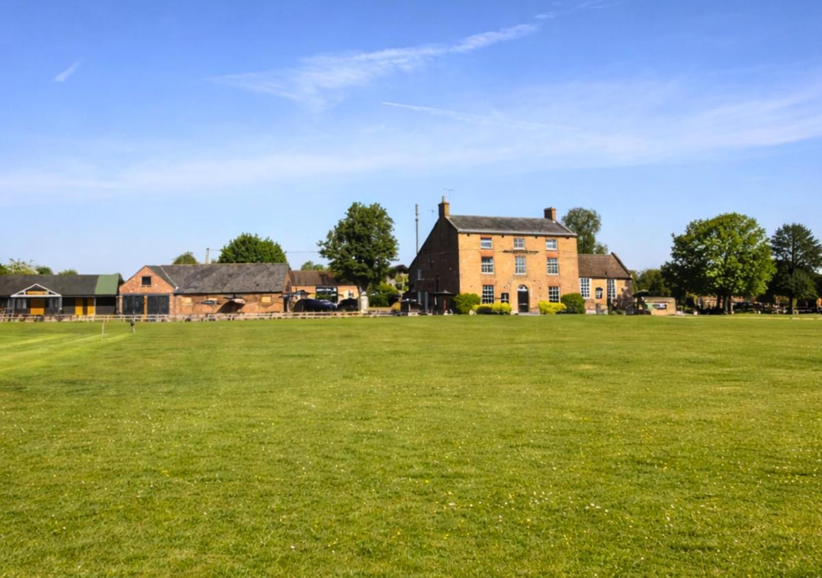 The Bell Inn - Housity