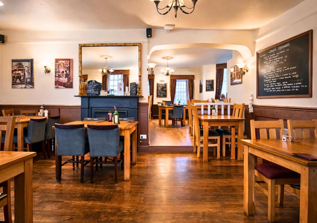 The Bell Inn - Housity