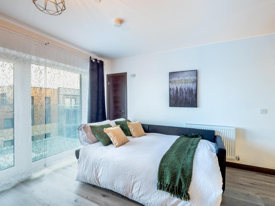 Cosy 2-Bed Next to Harlow Town - Housity