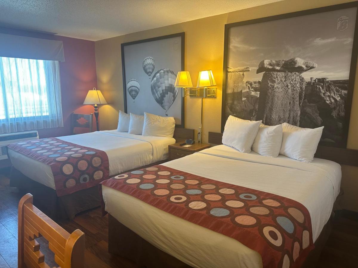 Super 8 by Wyndham Las Vegas - Housity