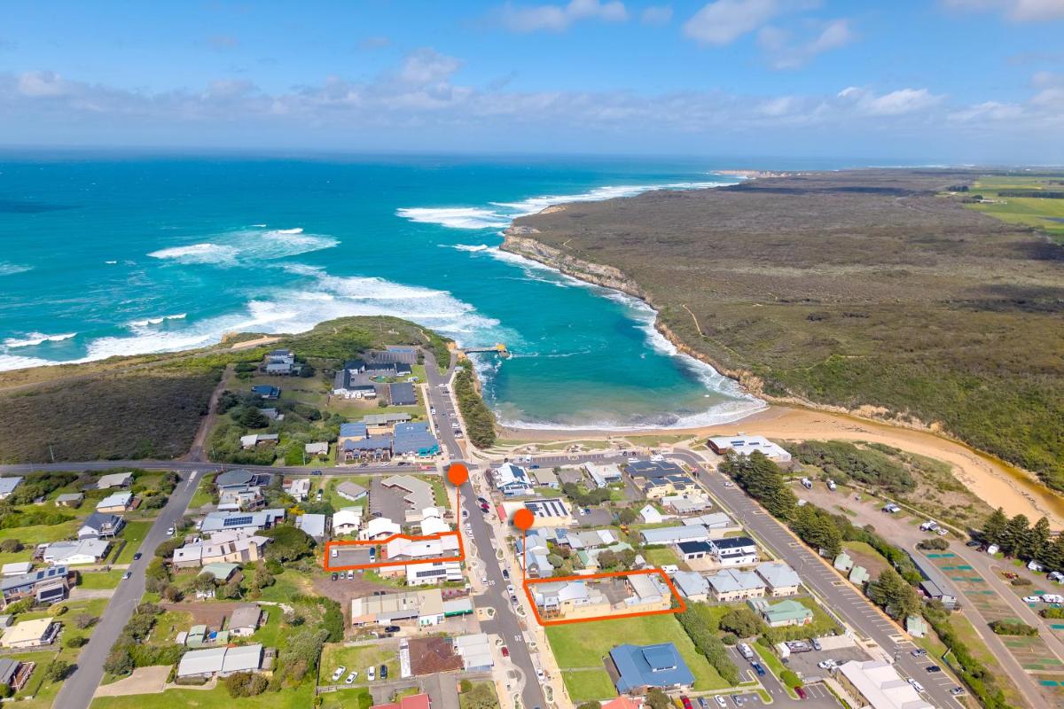 Waves Luxury Suites - Housity